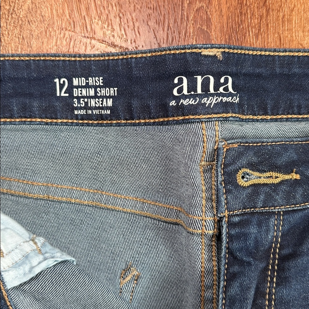 A.n.a Mid-Rise Denim Shorts - Picture 5 of 7
